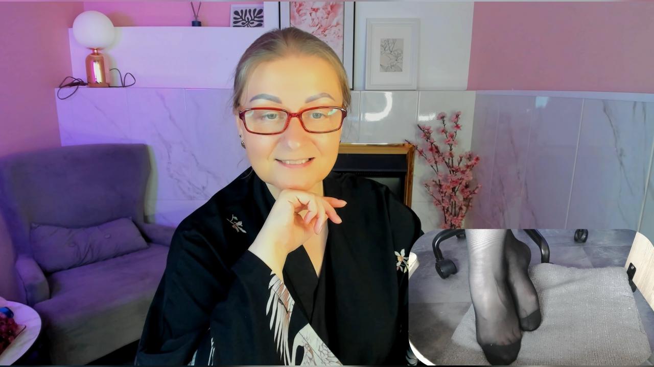 Webcam chat profile for AlexandraKind: Legs, feet & shoes