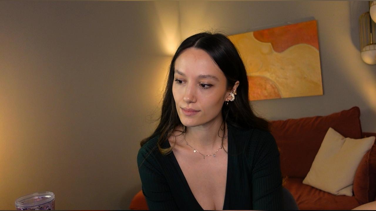 Webcam chat profile for AgnesGoddes: Legs, feet & shoes