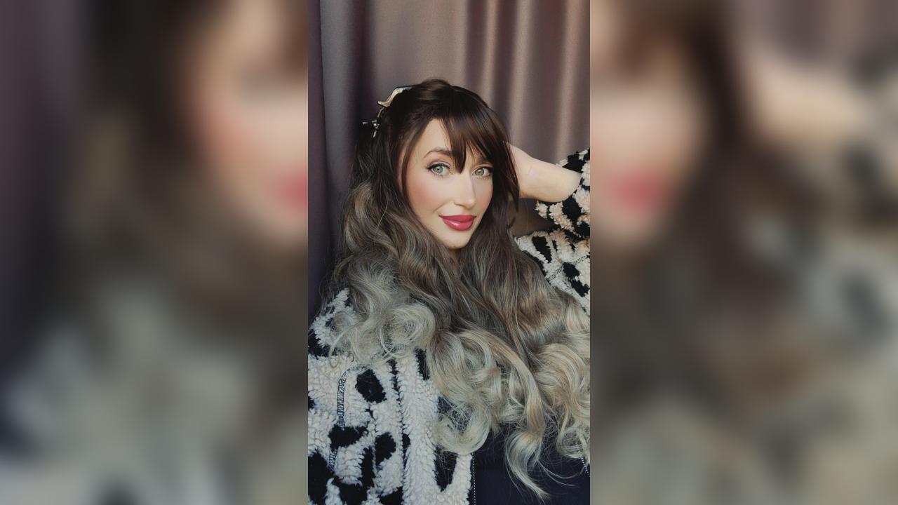 Webcam chat profile for LinaLinaaa