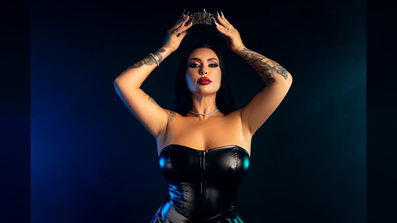 Webcam chat profile for MissElenya: Dominatrix