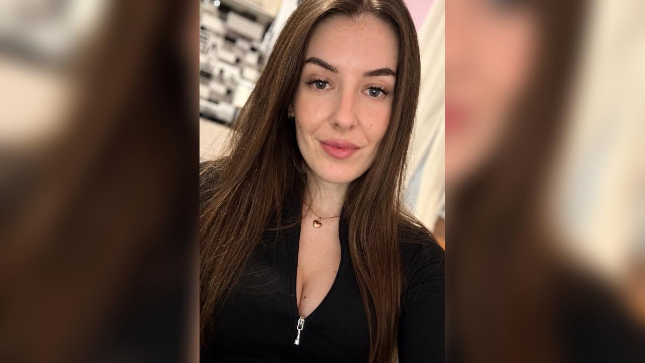 Webcam chat profile for YourLittleSecre