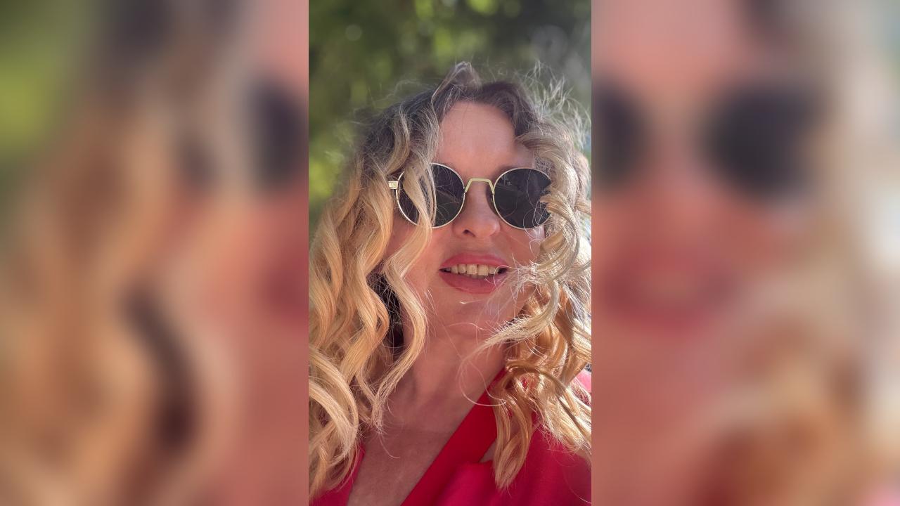 Webcam chat profile for LizDiamondLove1