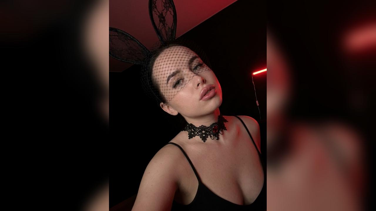 Webcam chat profile for ExclusivexPearl: Latex & rubber