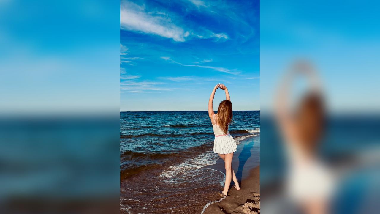Webcam chat profile for Honeylii: Dancing