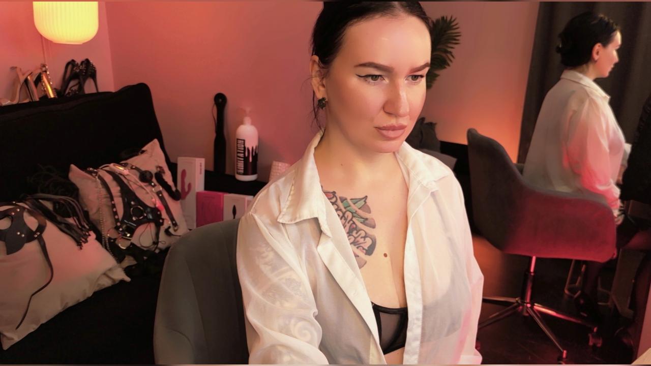 Webcam chat profile for LisaSin: Bondage & discipline