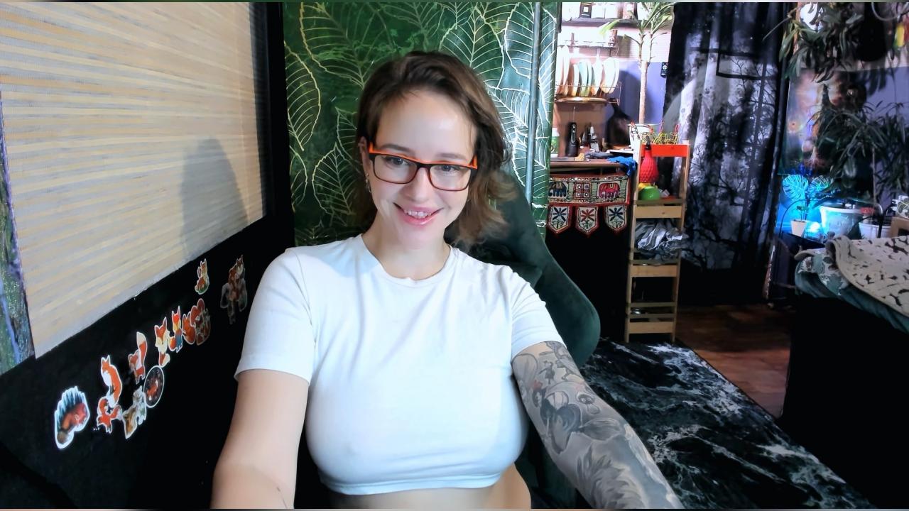 Webcam chat profile for LisaFoxy: Legs, feet & shoes