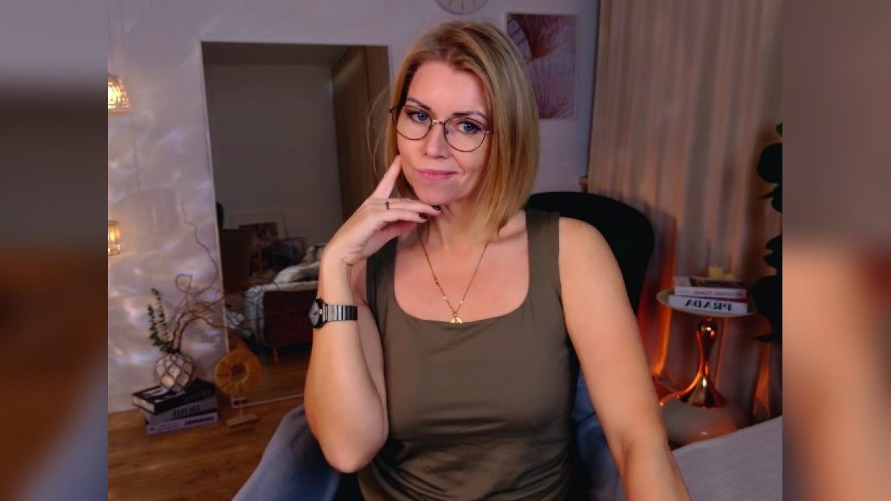 Webcam chat profile for AnnieLight: Legs, feet & shoes