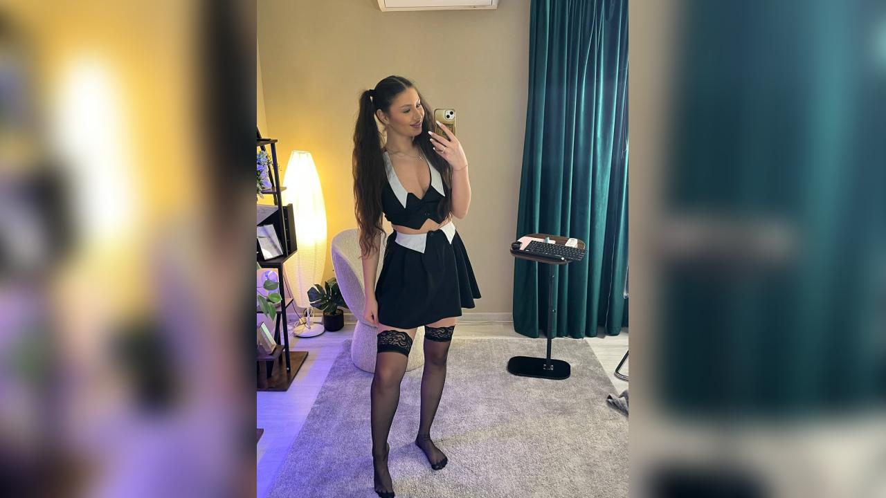 Webcam chat profile for AmberSolange: Kissing