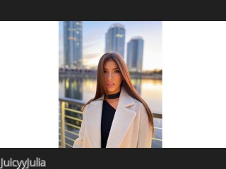 Webcam model JuicyyJulia from CamContacts