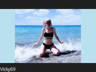 Webcam model Vicky69 from CamContacts