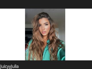 Webcam model JuicyyJulia from CamContacts