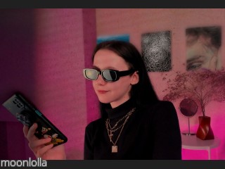 Webcam model moonlolla from CamContacts