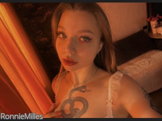 Webcam model RonnieMilles from CamContacts