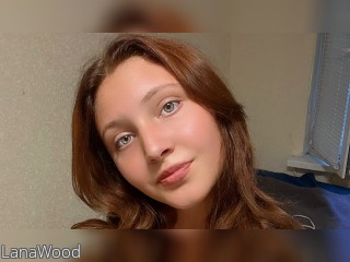 Webcam model LanaWood from CamContacts