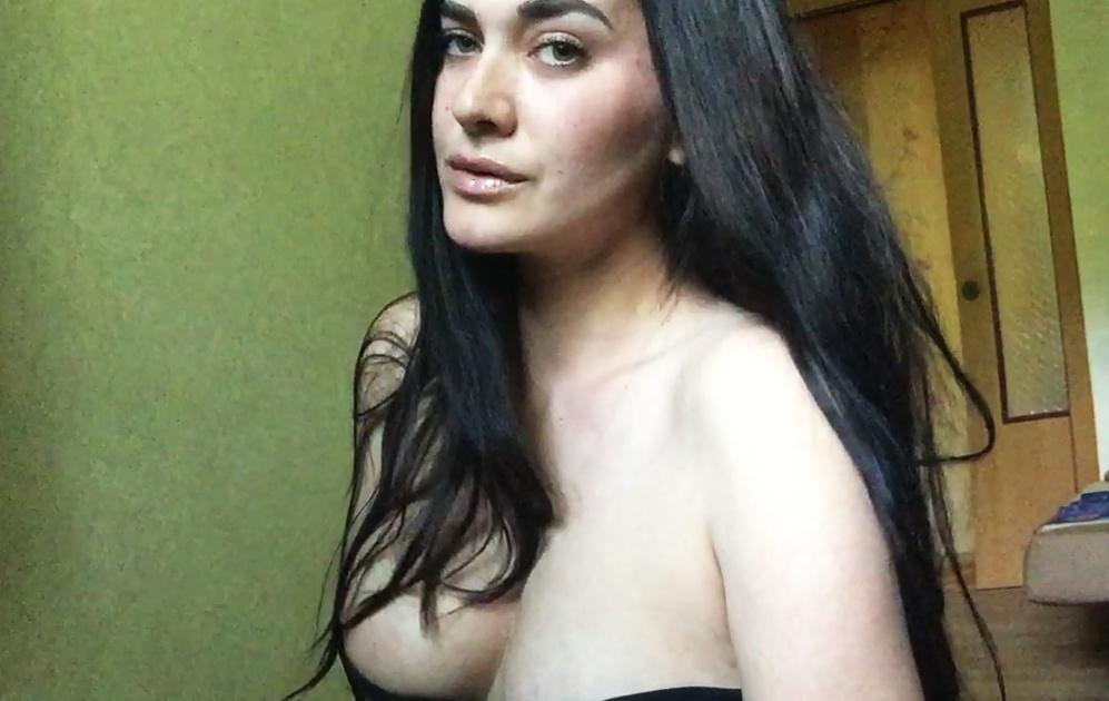 Webcam chat profile for HeartGirl2019: Strip-tease