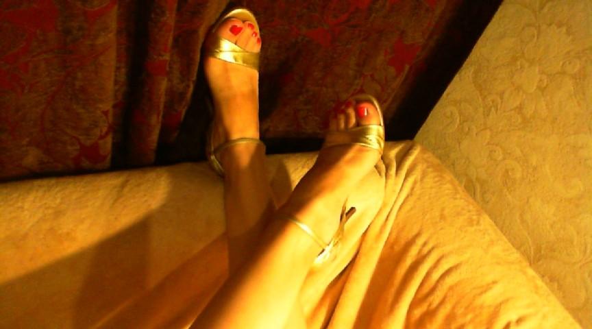 Webcam chat profile for Miss44you: Legs, feet & shoes