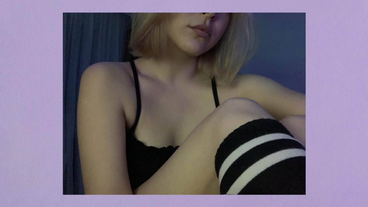 Webcam chat profile for PrettyViolet: Nails