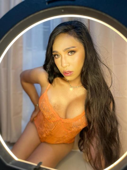 Webcam chat profile for AmberLimXXX: Kissing