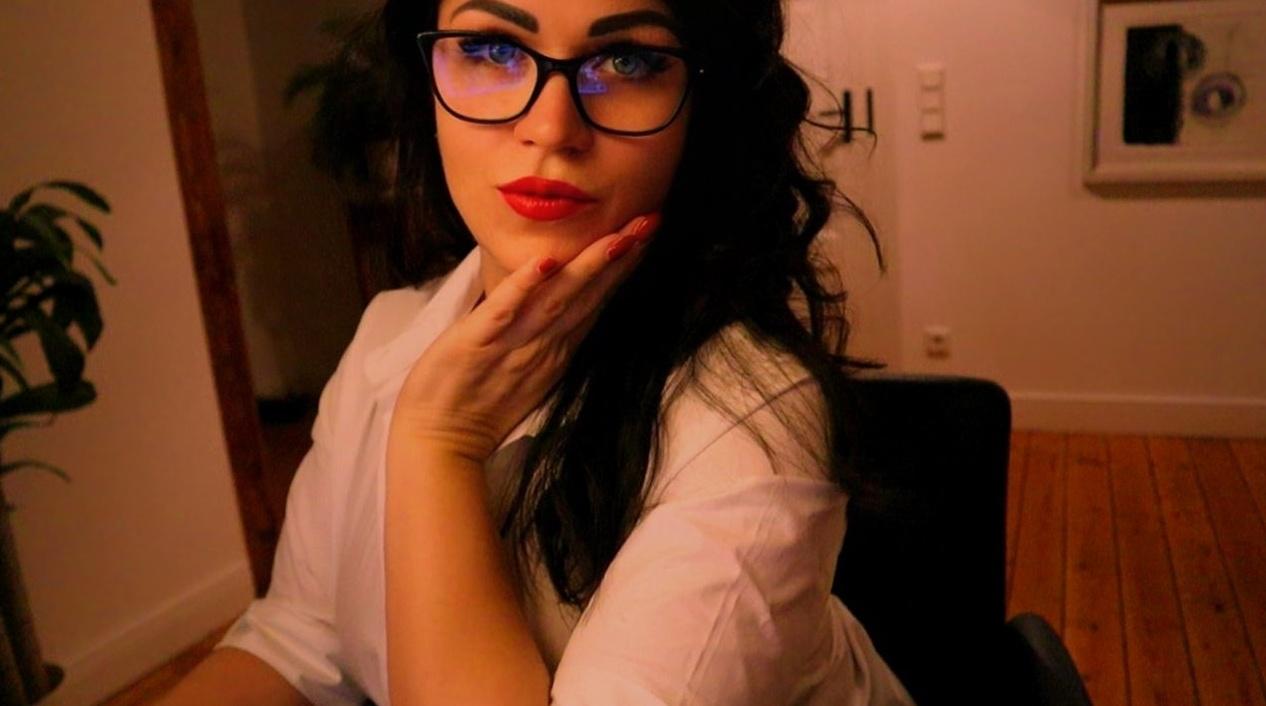 Webcam chat profile for MONICAA: Dominatrix