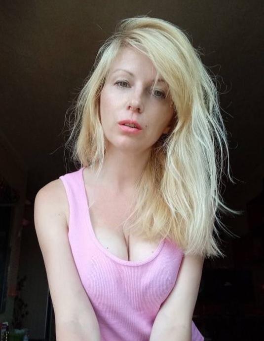 Webcam chat profile for MarshmellowRose: Kissing