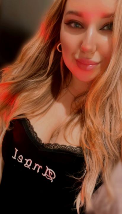 Webcam chat profile for XxxYourGoddessx: Leather