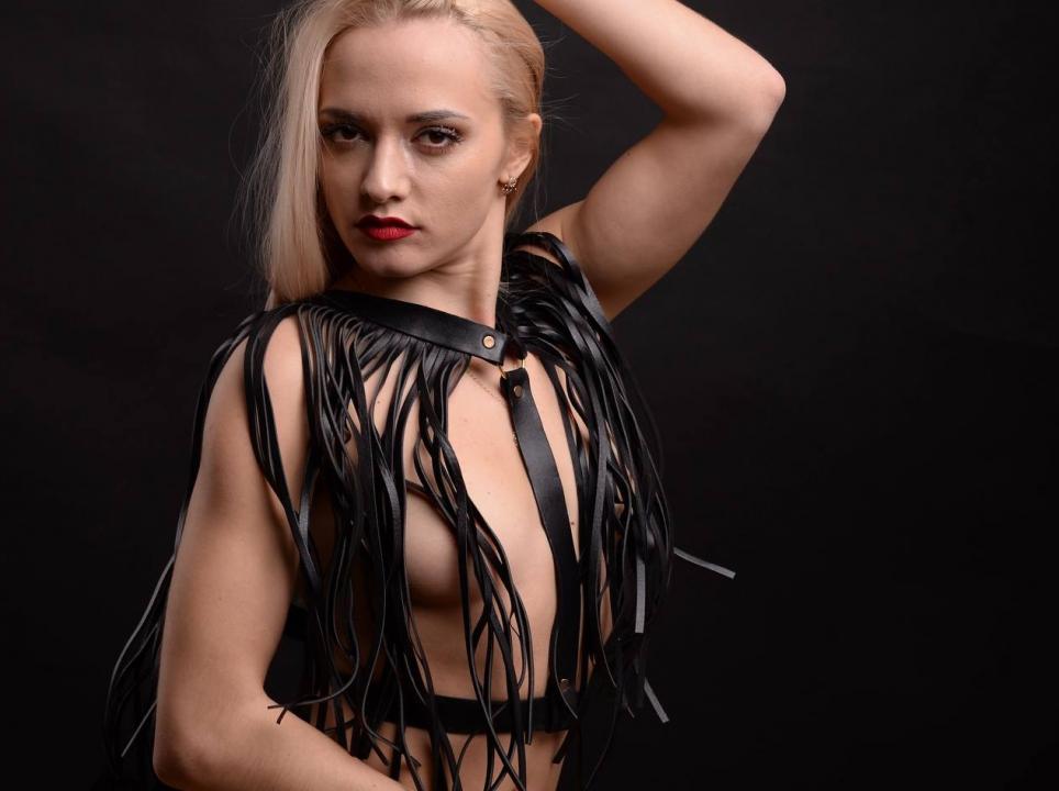 Webcam chat profile for lollyjull: Bondage & discipline