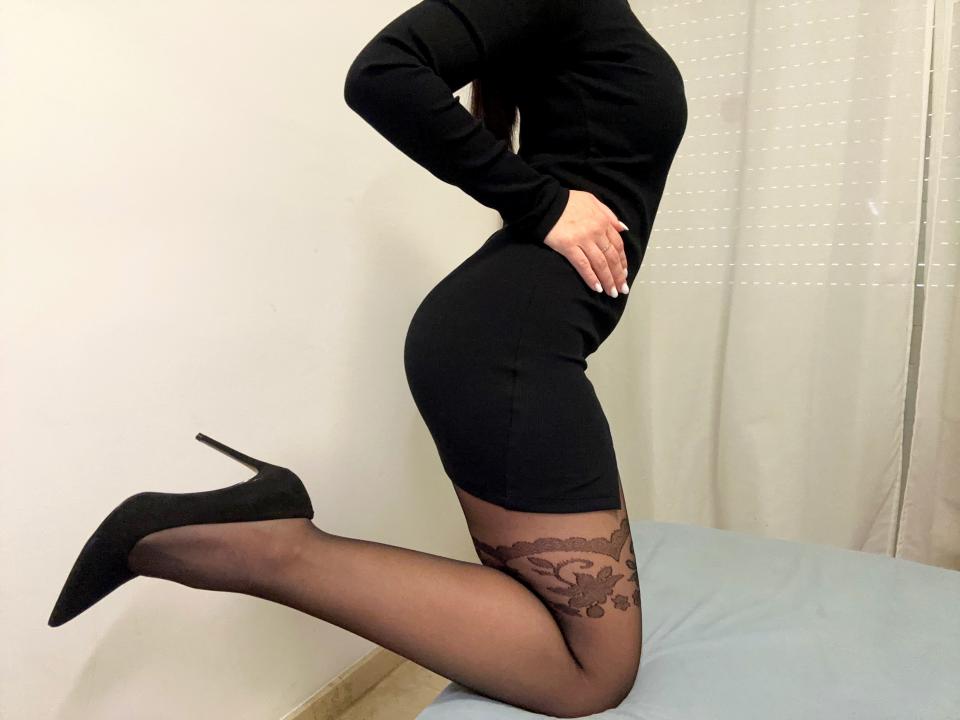 Webcam chat profile for KissElina: Dancing