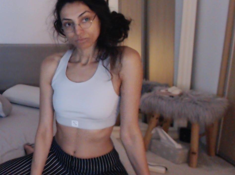 Webcam chat profile for LongSkinnyLegs: Dancing