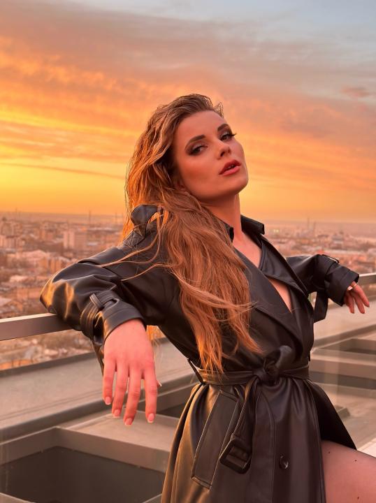 Webcam chat profile for MiyaParker: Leather