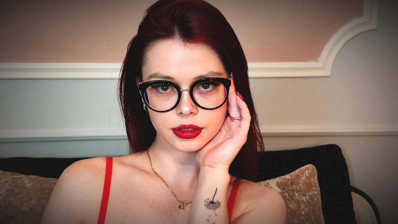 Start LIVE VideoChat with ScarlettReed