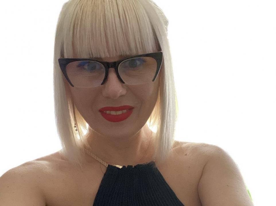 Webcam chat profile for SweetBerry035: Leather