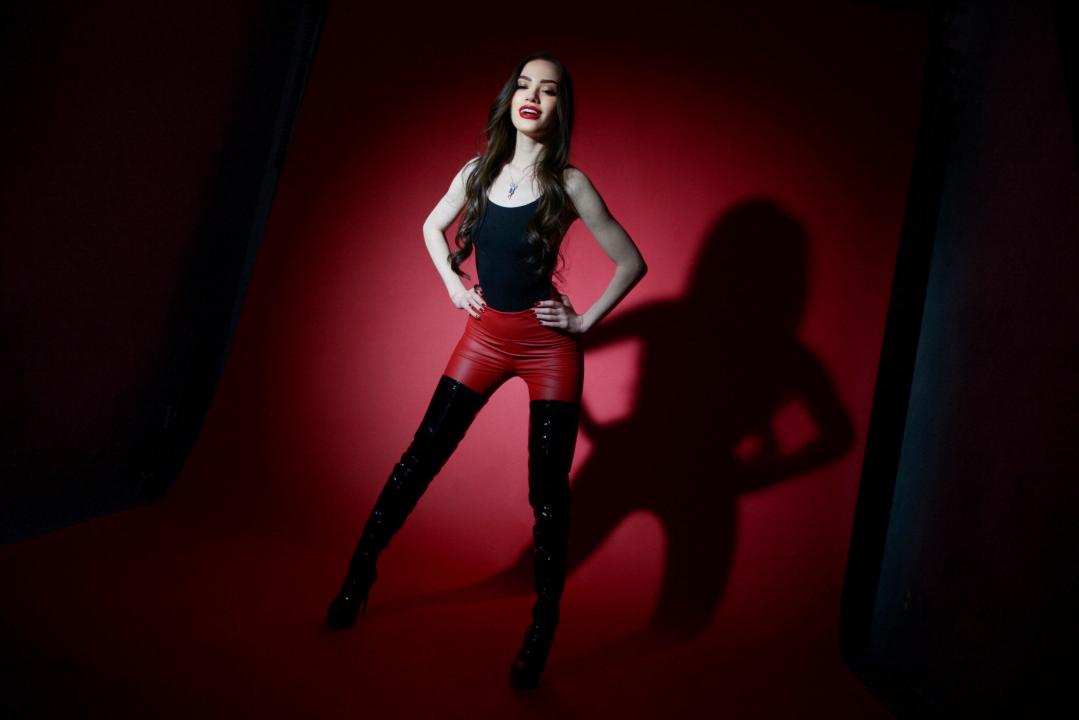 Webcam chat profile for AlienaMoore: Leather