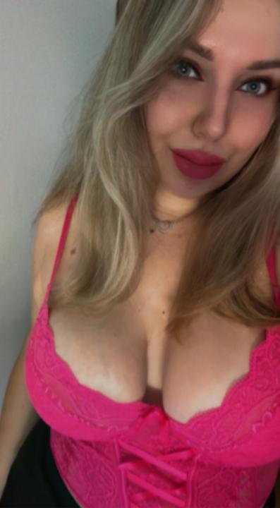 Webcam chat profile for XxxYourGoddessx: Leather