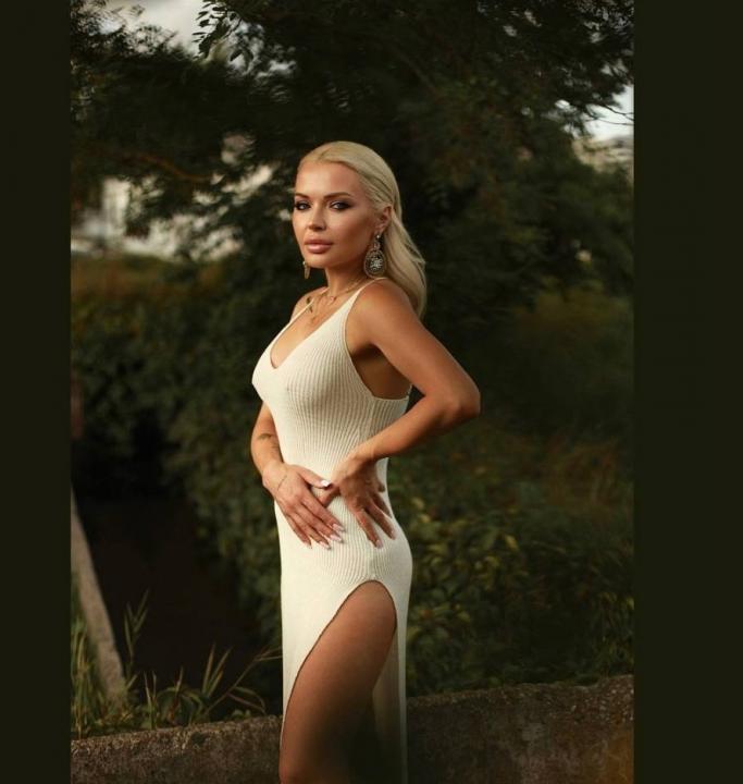 Webcam chat profile for Juliette: Dancing