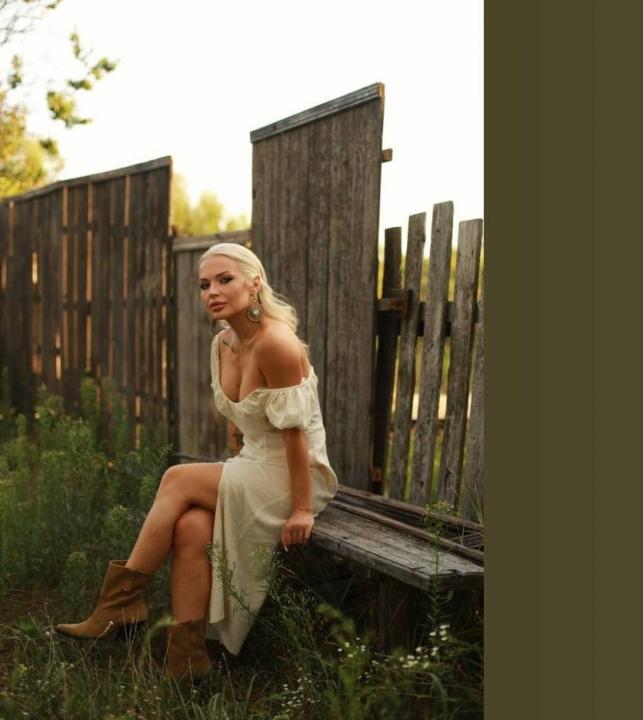 Webcam chat profile for Juliette: Dancing