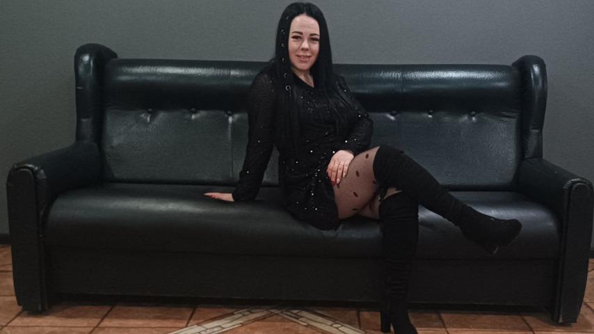 Webcam chat profile for kamilla: Leather