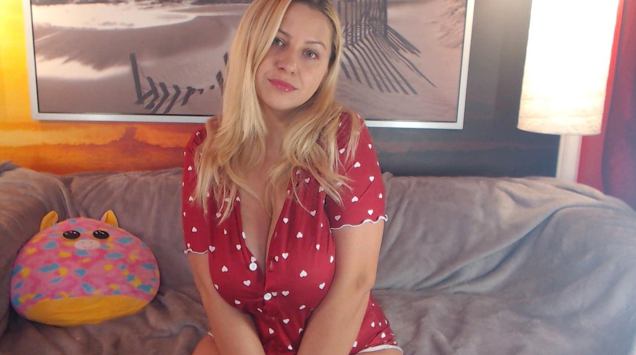 Webcam chat profile for NymphoARRIx: Legs, feet & shoes