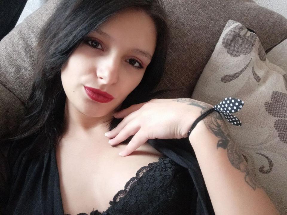 Webcam chat profile for AlaiNa94: Legs, feet & shoes