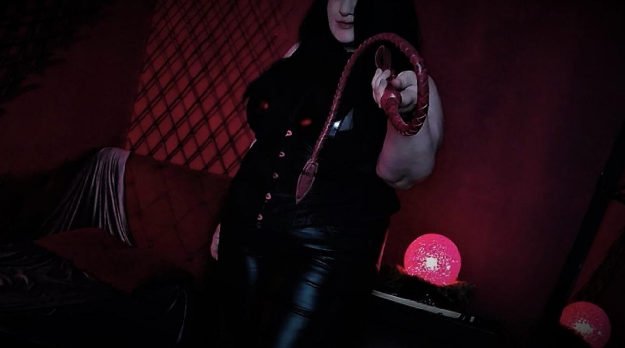 Webcam chat profile for QueenOfHaze: Dominatrix