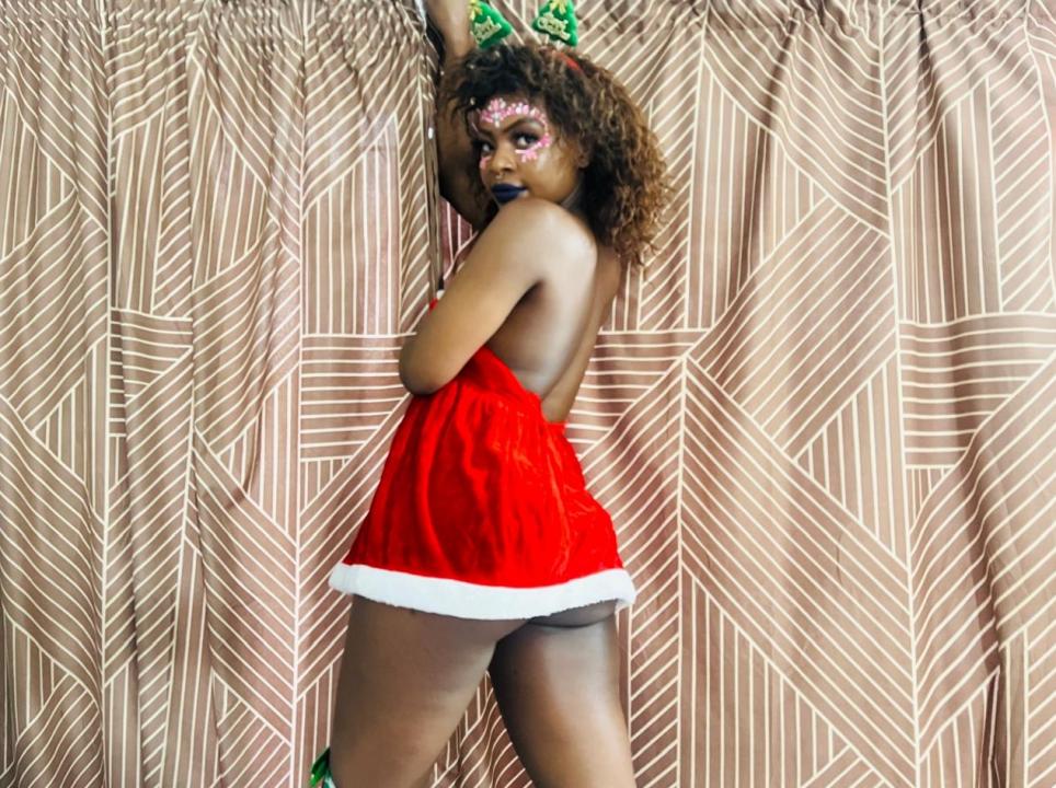 Webcam chat profile for ChocolateBunny: Legs, feet & shoes