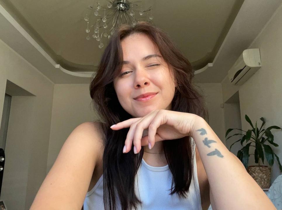 Webcam chat profile for Biniana: Ask about my Hobbies