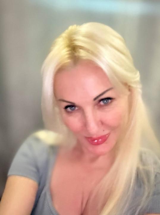 Webcam chat profile for Rosi: Ask about my Hobbies