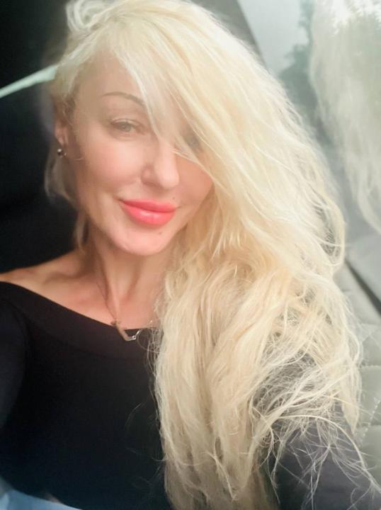 Webcam chat profile for Rosi: Ask about my Hobbies