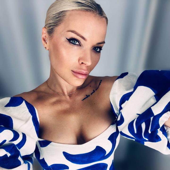 Webcam chat profile for Juliette: Dancing