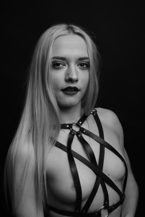 Webcam chat profile for lollyjull: Bondage & discipline