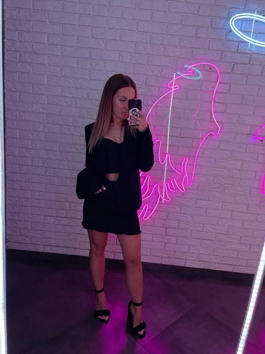 Webcam chat profile for MoonForYouu: Travel