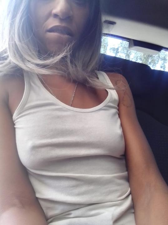 Webcam chat profile for Nubiangiggles: Legs, feet & shoes