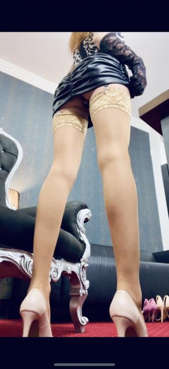 Webcam chat profile for LeaAmdis: Dominatrix