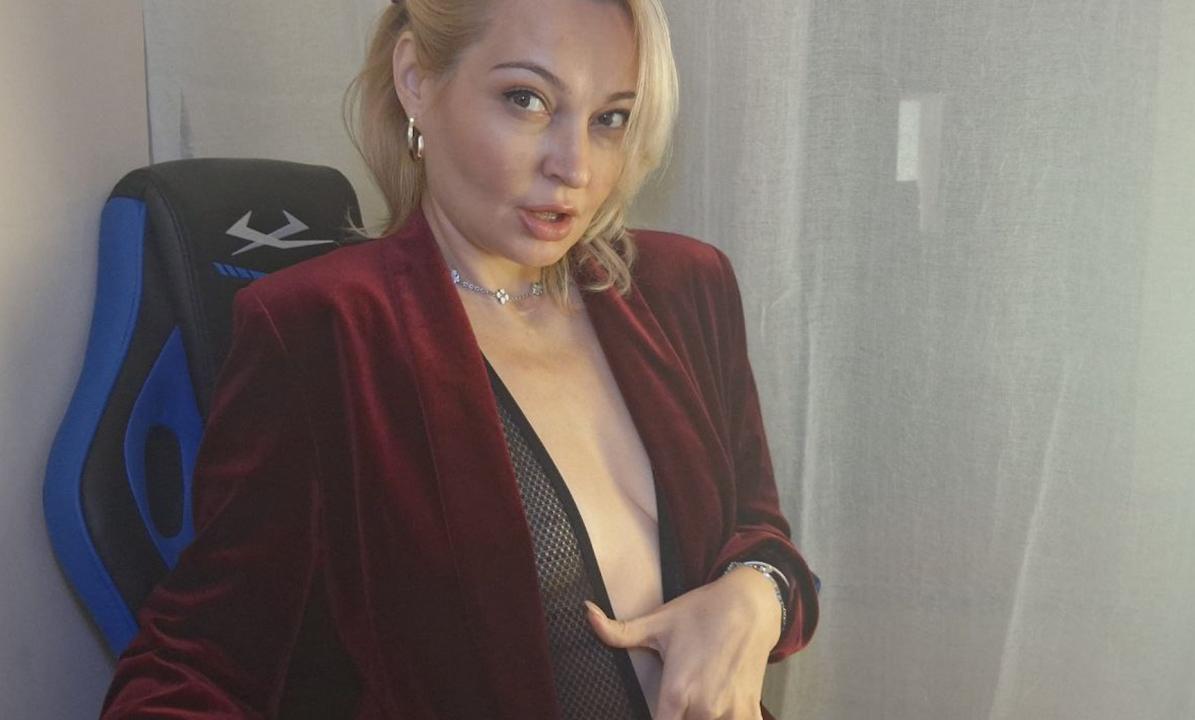 Webcam chat profile for TinaMilstar: Leather