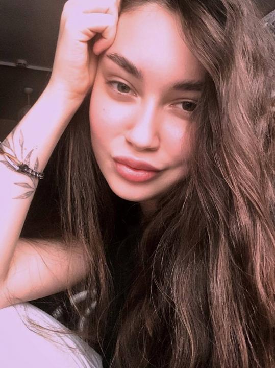 Webcam chat profile for LilianCat: Legs, feet & shoes